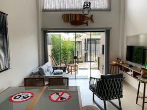 Lindo Apartamento no Mariscal, Bombinhas, com estacionamento e quintal, a 290 metros da praia do Canto Grande!!!